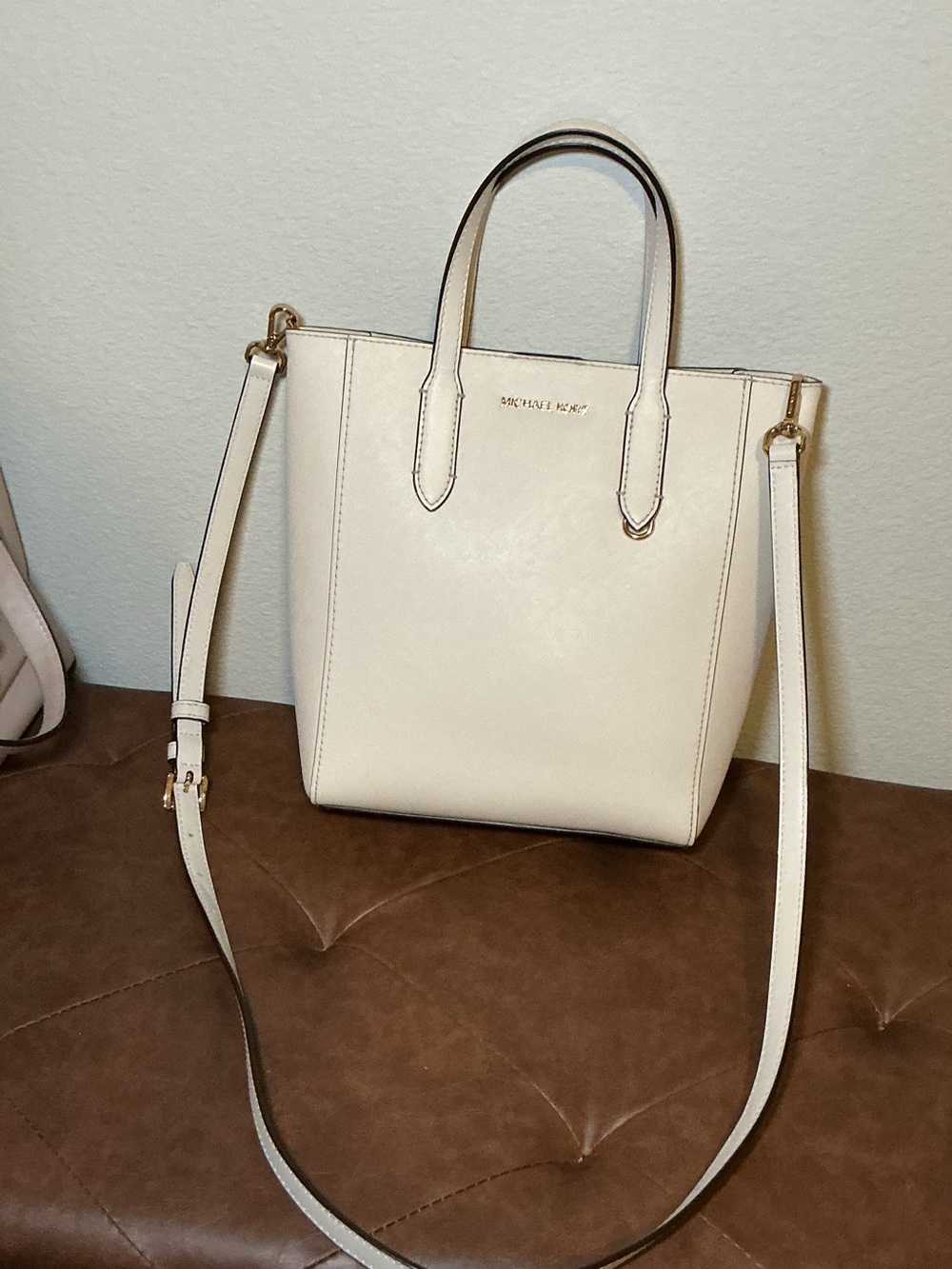 Michael Kors Cream Tote Bag with Removable Strap - Picture 2 of 7